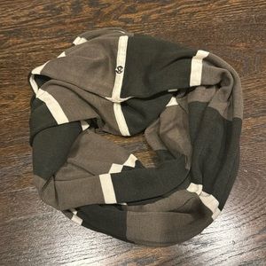 Lululemon circle scarf in greenish/brownish/grayish color